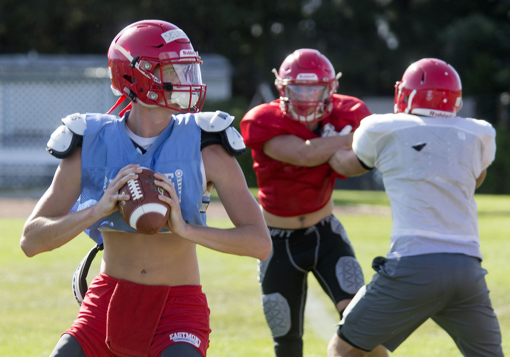 190905-sportslocal-eastmontfb 02.jpg